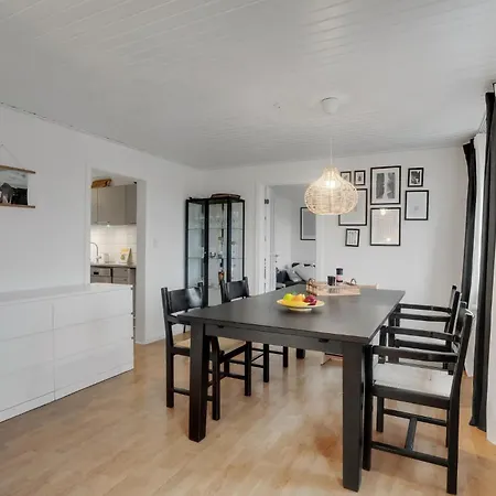 Stunning In With 3 Bedrooms And Wifi *