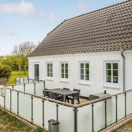 Stunning In With 3 Bedrooms And Wifi Holiday home